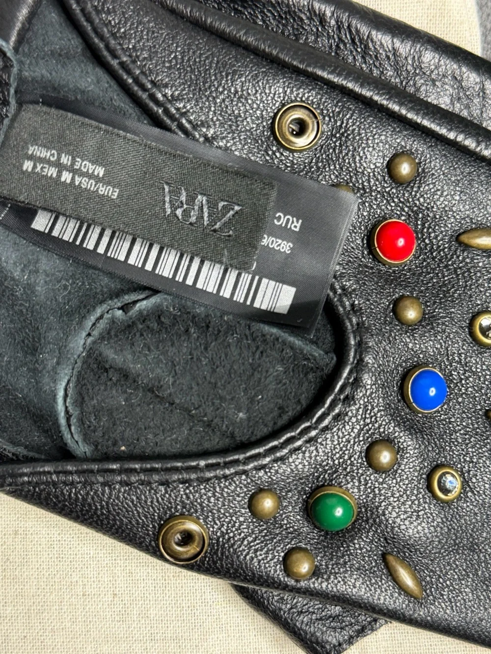 NWT Zara Woman Accessories SHORT 100% LEATHER MITTENS WITH STUDS & STONES *READ